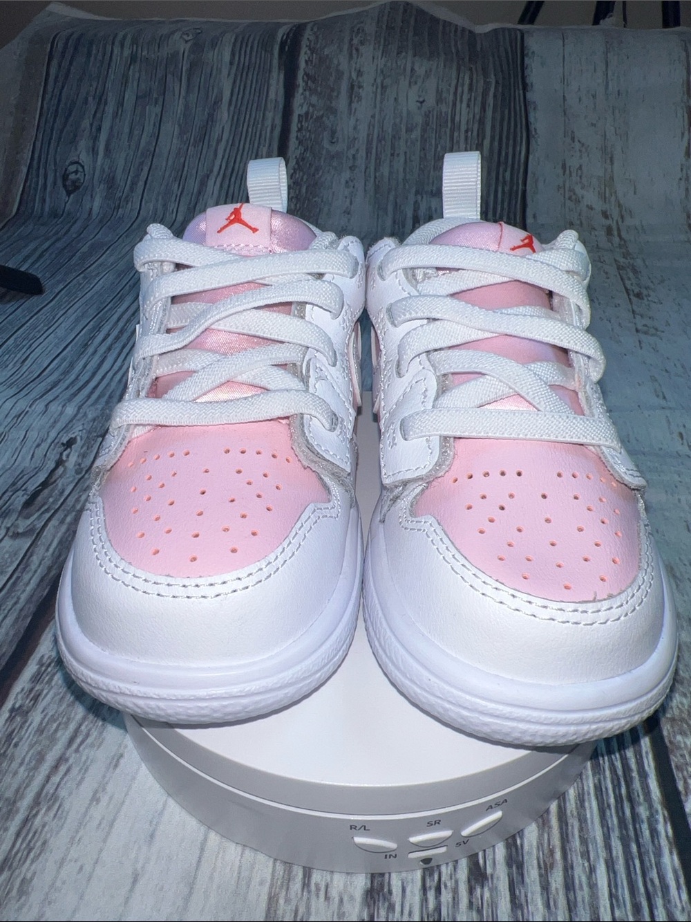 Jordan 1 Crib Shoes White & Pink Infant Size 6C | NWOT - Picture 2 of 7